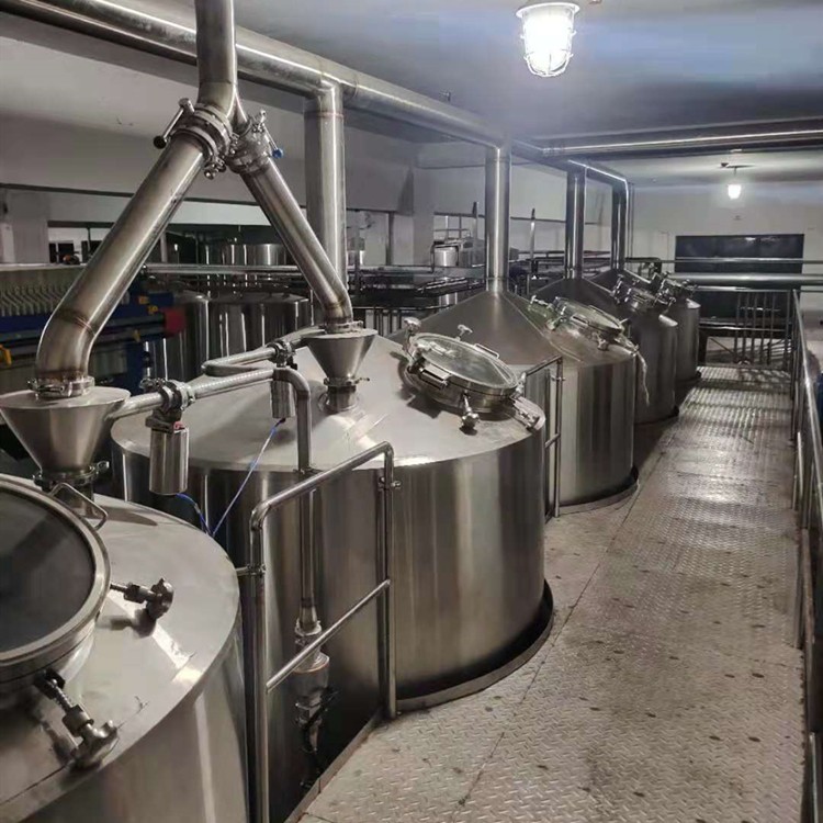 five vessels brewhouse-craft beer brewing machine-beer making tanks.jpg
